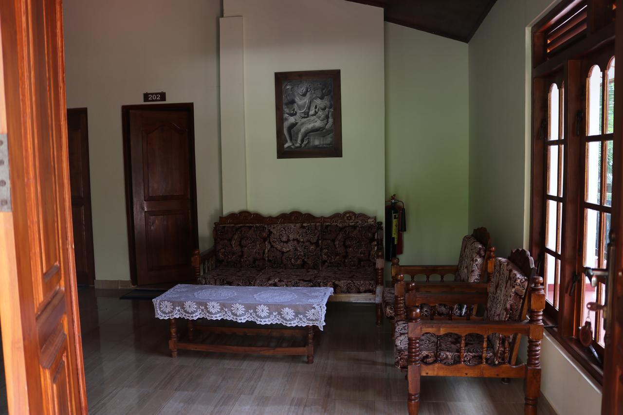 Hotel Sanasuma Rest à Anurâdhapura Extérieur photo
