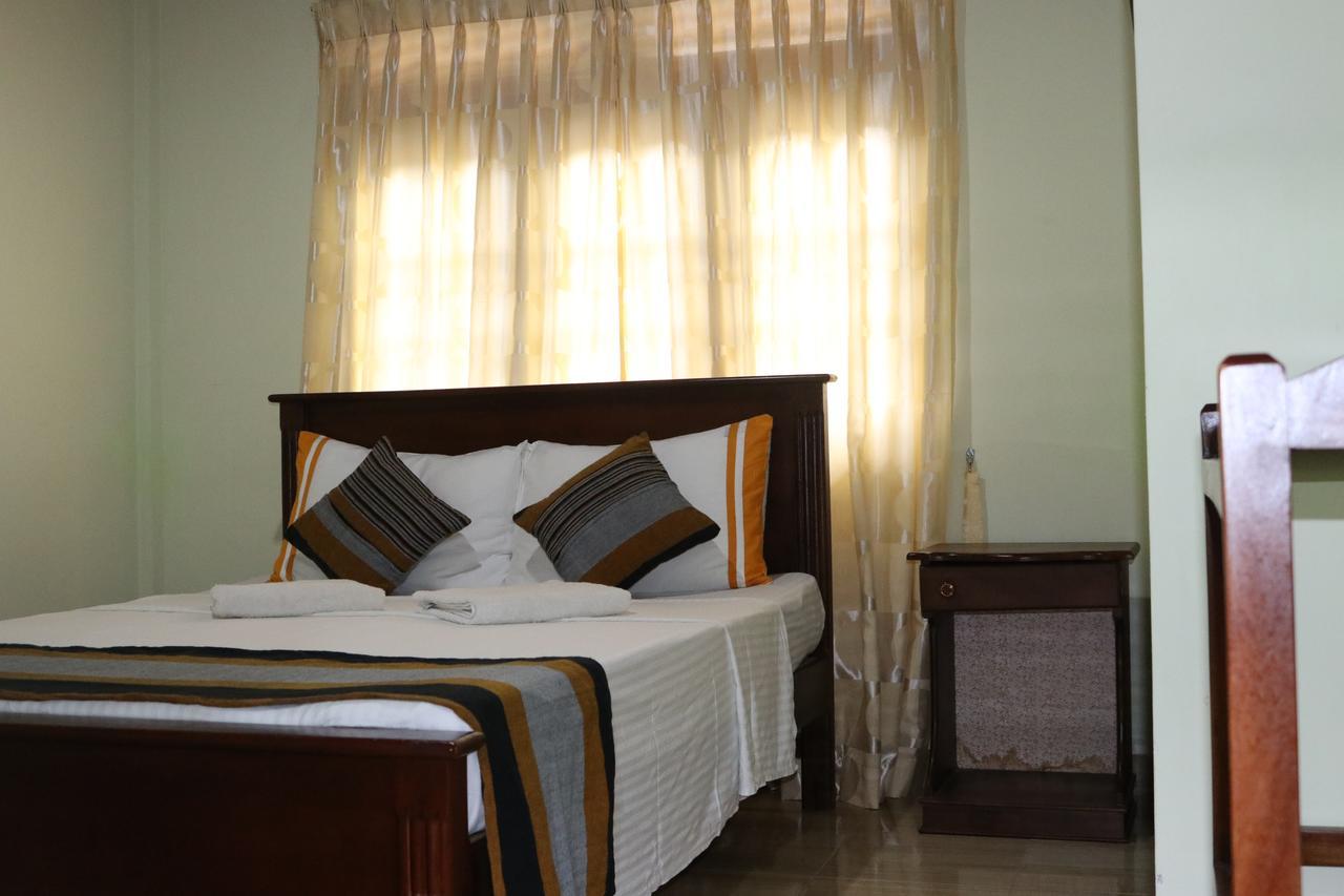 Hotel Sanasuma Rest à Anurâdhapura Extérieur photo