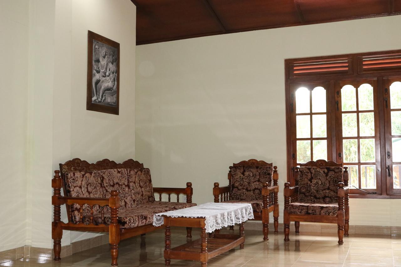Hotel Sanasuma Rest à Anurâdhapura Extérieur photo
